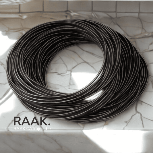 Zwarte elastische gitaarsnaar armband