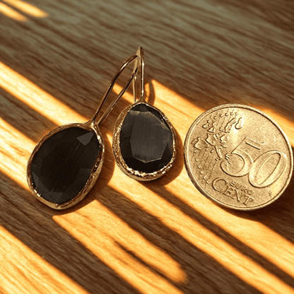 Donkere cateye oorbellen met gouden rand, eigentijds, handgemaakt