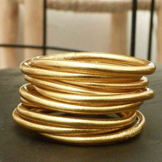 Unieke gouden sieraden met zwart detail