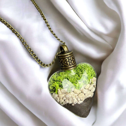 Hartvormige terrarium halsketting met mos en kiezelstenen, handgemaakt, vintage stijl