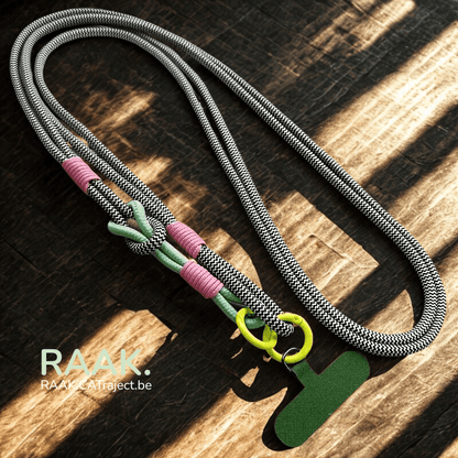 Gekleurde sportieve lanyard met telefoonhouder in groen en paars, ideaal voor dagelijks gebruik