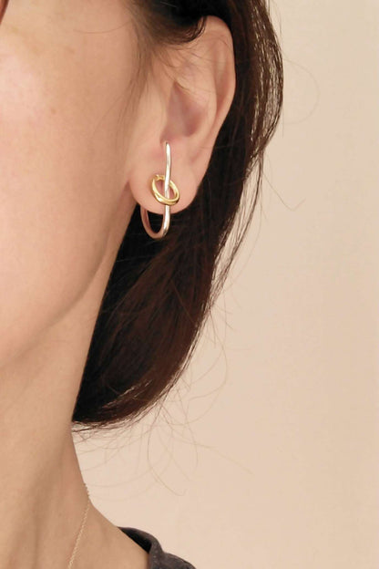 Set van zilveren en gouden oorbellen met ketting en ring, minimalistische sieraden