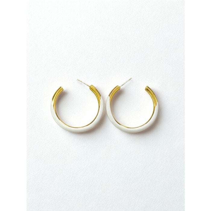 Set van moderne gouden en emaille oorbellen