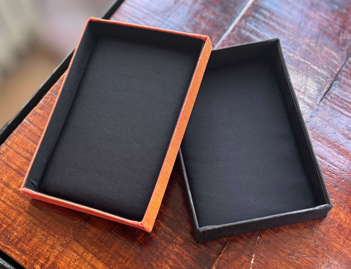 lege stoffen sieradendoos, herbruikbare cadeauverpakking in zwart en oranje