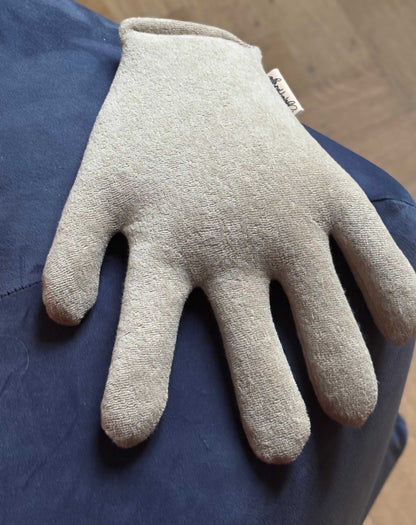 Zachtgeurend warmtekussen in vorm van een hand