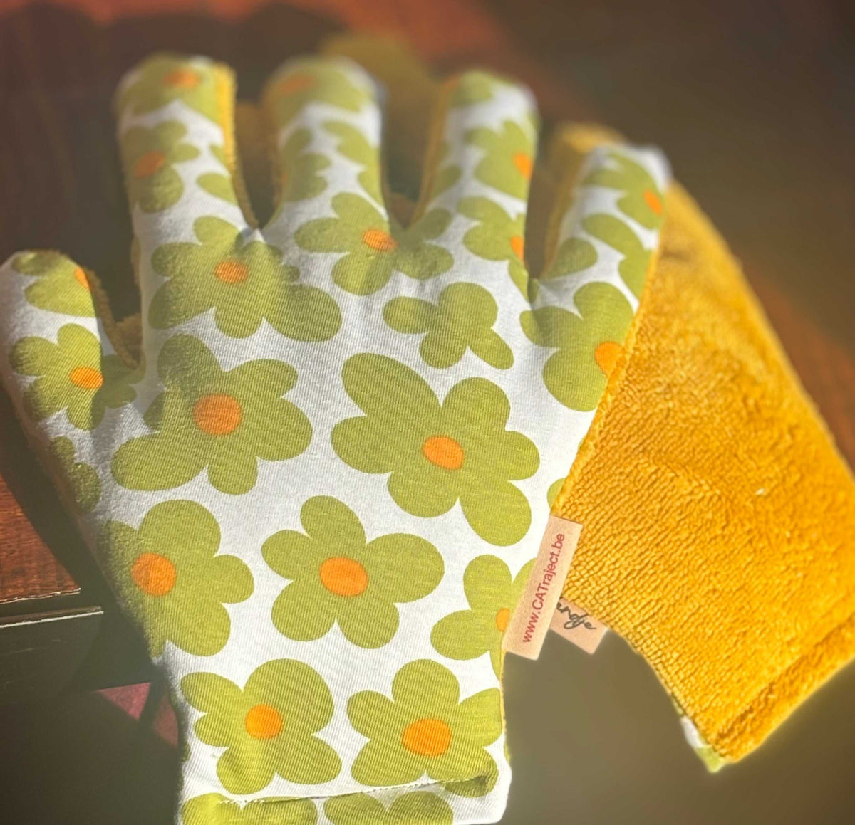 Verzwarend warmtekussentje met bloemenprint en gele kleur, geschikt voor ontspanning en zelfzorg