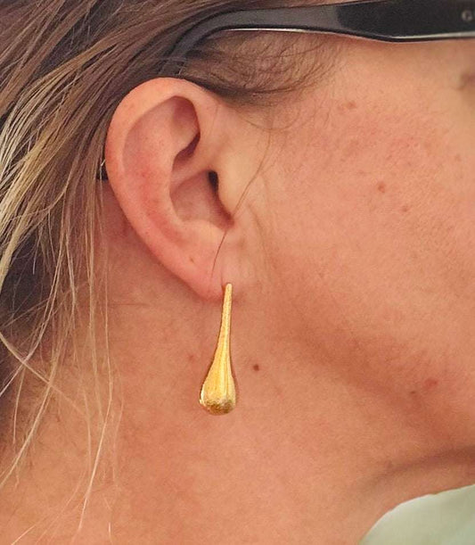 Gouden sculpturale oorbellen voor dames
