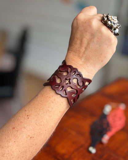 Bruine polsband leder