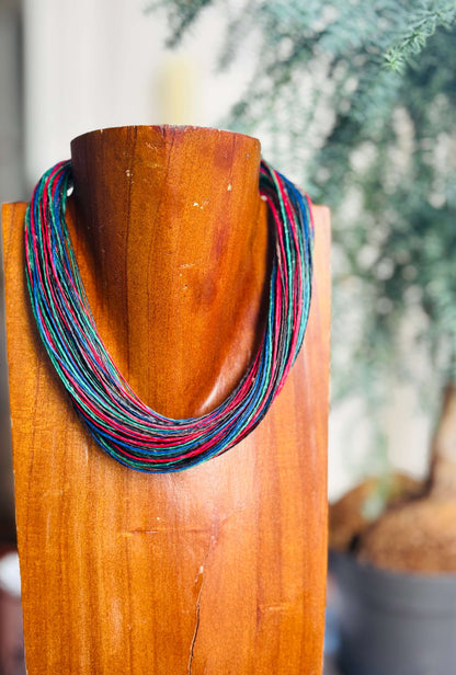 Uniekee bohemien halsketting van draad, handgemaakt, uniek accessoire