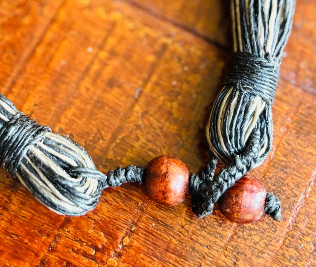 Gewaxt katoenen halsketting met houten kralen, handgemaakt, kleurrijk, uniek