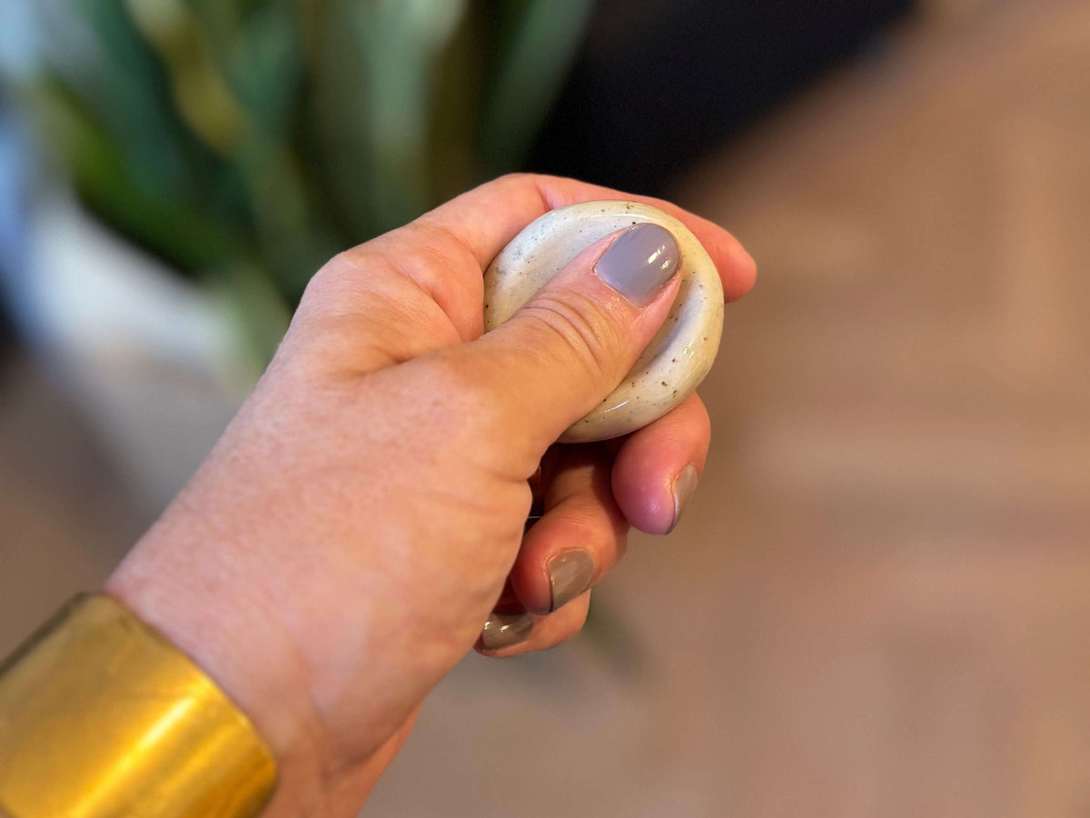 RUST zacht in de hand – duimsteen voor ademhaling