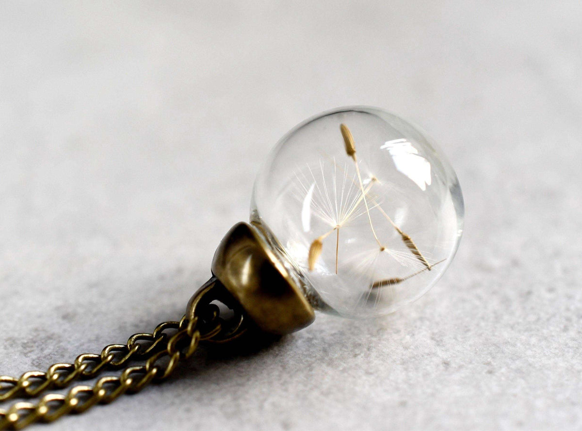 Unieke paardebloem halsketting met glazen bol en bronzen ketting
