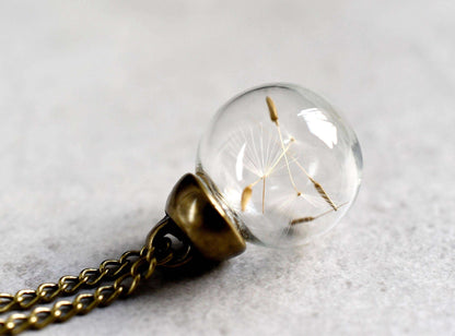 Unieke paardebloem halsketting met glazen bol en bronzen ketting