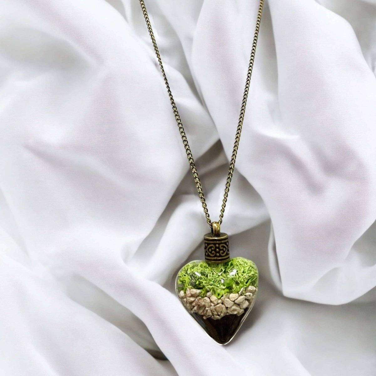 Gegrond en aards ketting