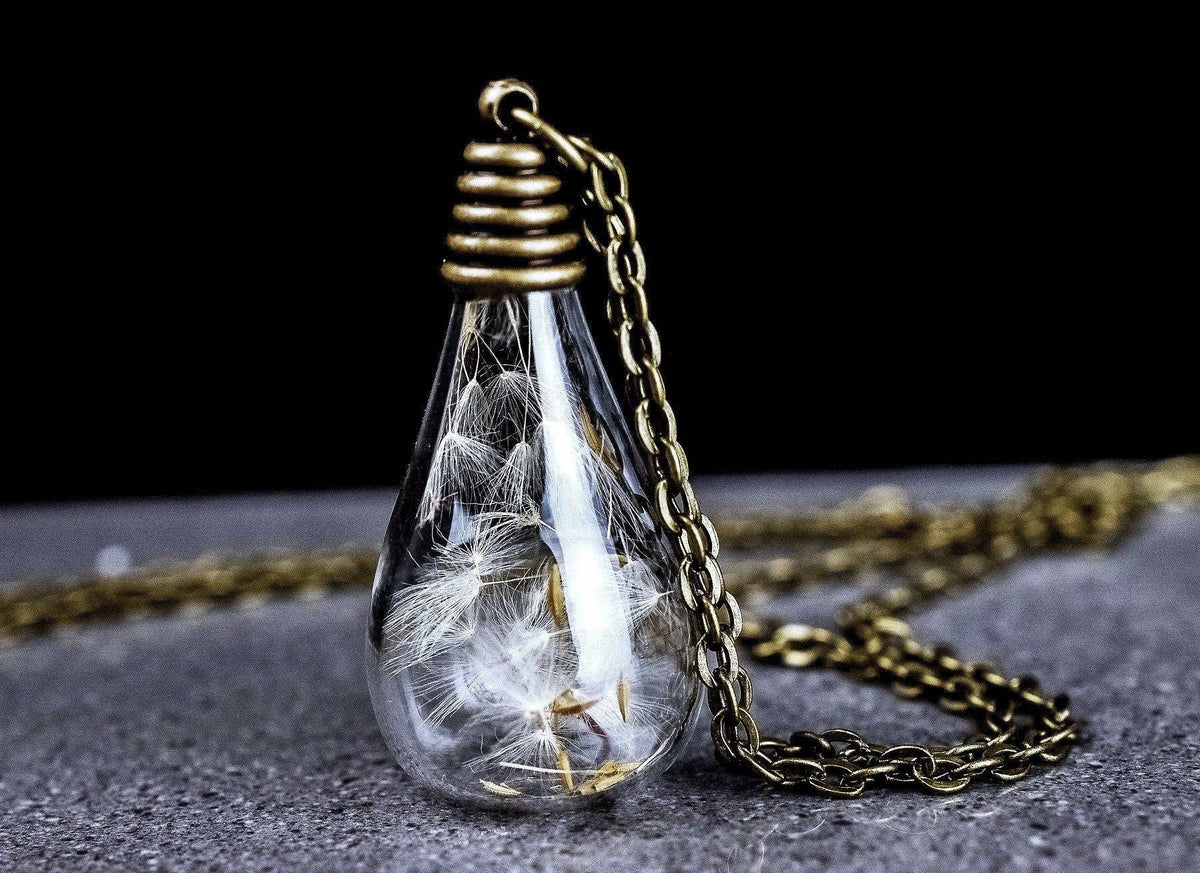 details ketting met paardebloemzaadjes