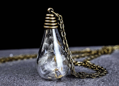 details ketting met paardebloemzaadjes