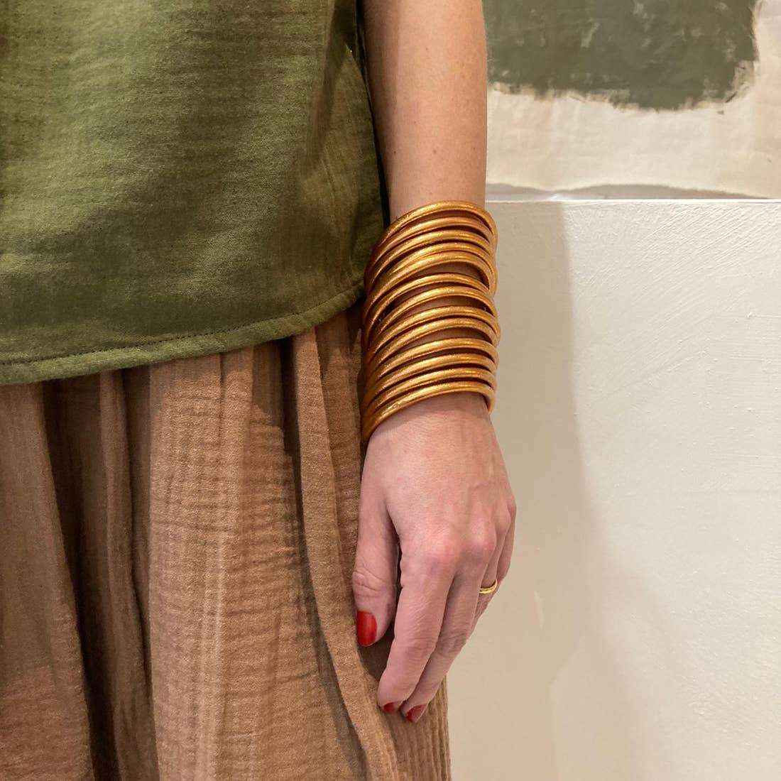 Gouden boeddhistische armband van koperpoeder, licht en symbolisch, voor sieraden en accessoires