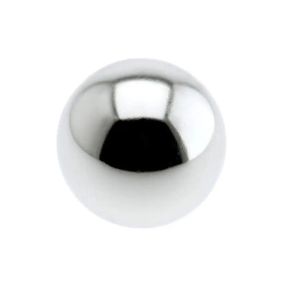 Hand met metalen meditatieballen voor stressverlichting en heling